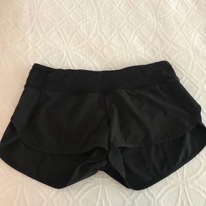Lululemon Black Speed Up Short 2.5 Inch Size 6